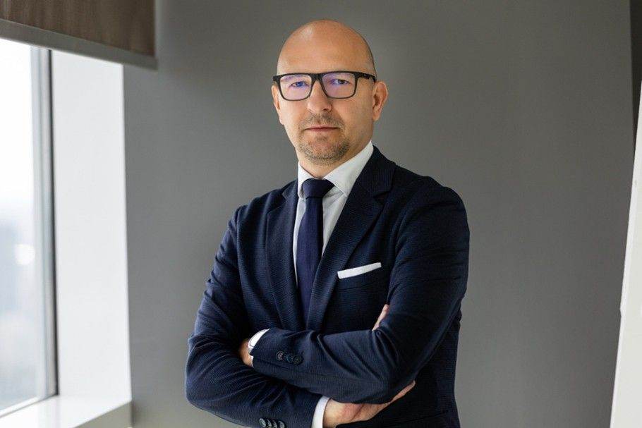 Victor Iancu-consultant internaţional de strategie şi transformare de business, fost Partener EY-Parthenon şi KPMG, doctor în economie.